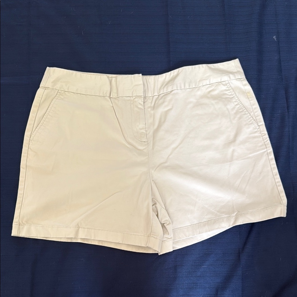 Vineyard vines Women's Tan Shorts